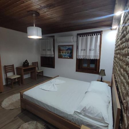 Eni Entire Guesthouse Parking On Site Берат Екстер'єр фото