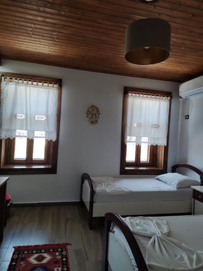 Eni Entire Guesthouse Parking On Site Берат Екстер'єр фото