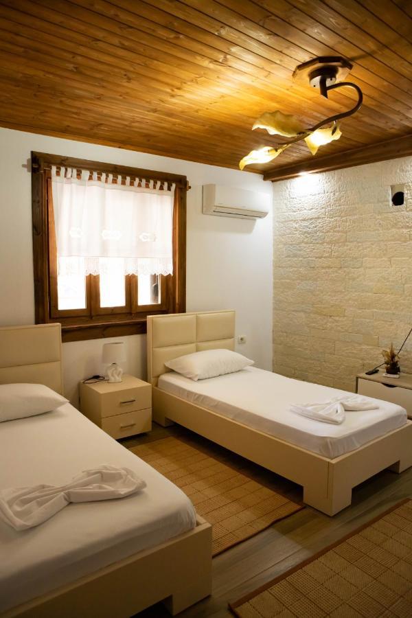 Eni Entire Guesthouse Parking On Site Берат Екстер'єр фото