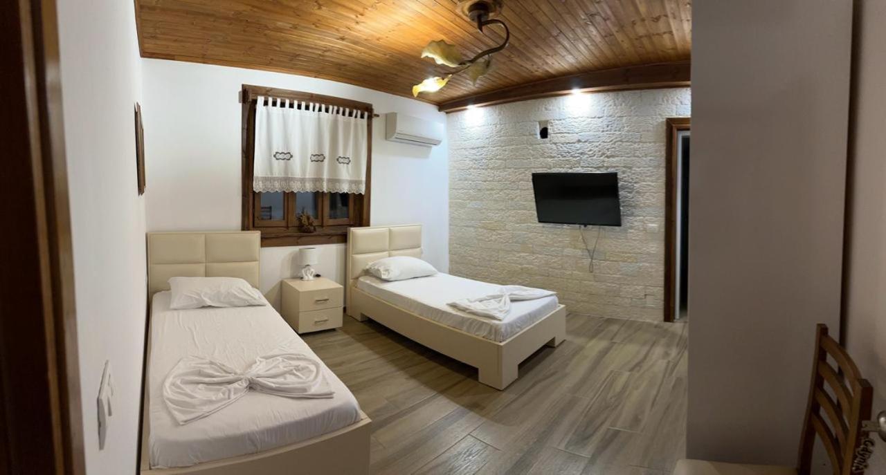 Eni Entire Guesthouse Parking On Site Берат Екстер'єр фото