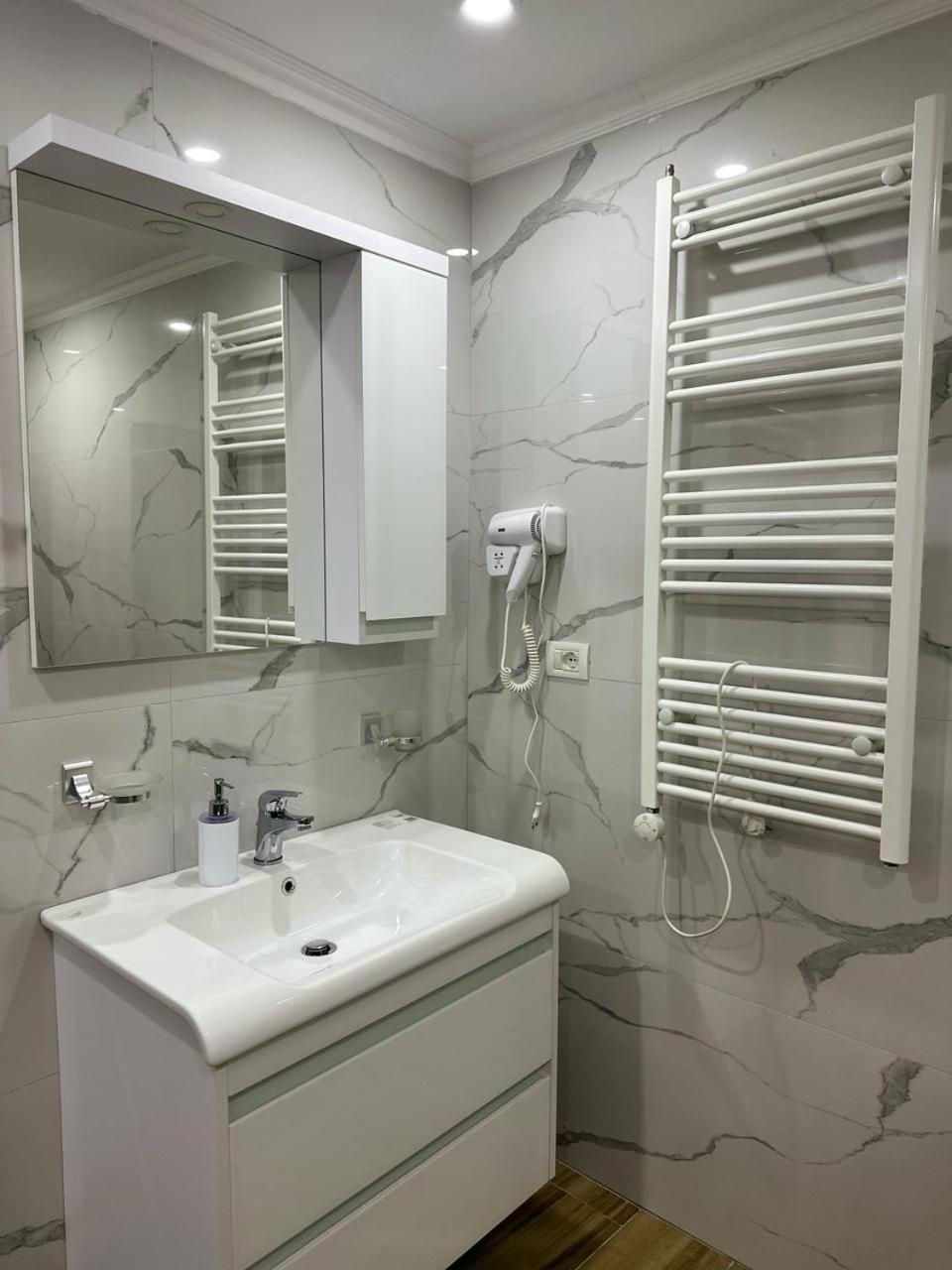 Eni Entire Guesthouse Parking On Site Берат Екстер'єр фото