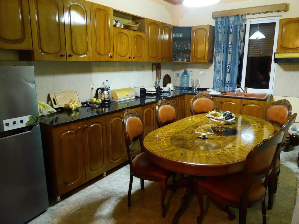 Eni Entire Guesthouse Parking On Site Берат Екстер'єр фото